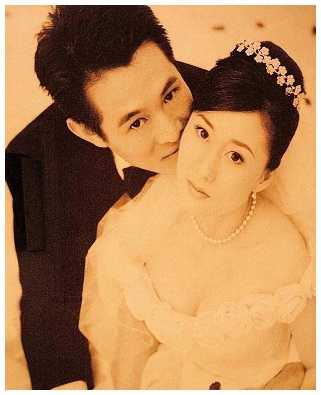 利智與李連杰最新照片，回顧特定領域時代地位，巨星風采依舊閃耀
