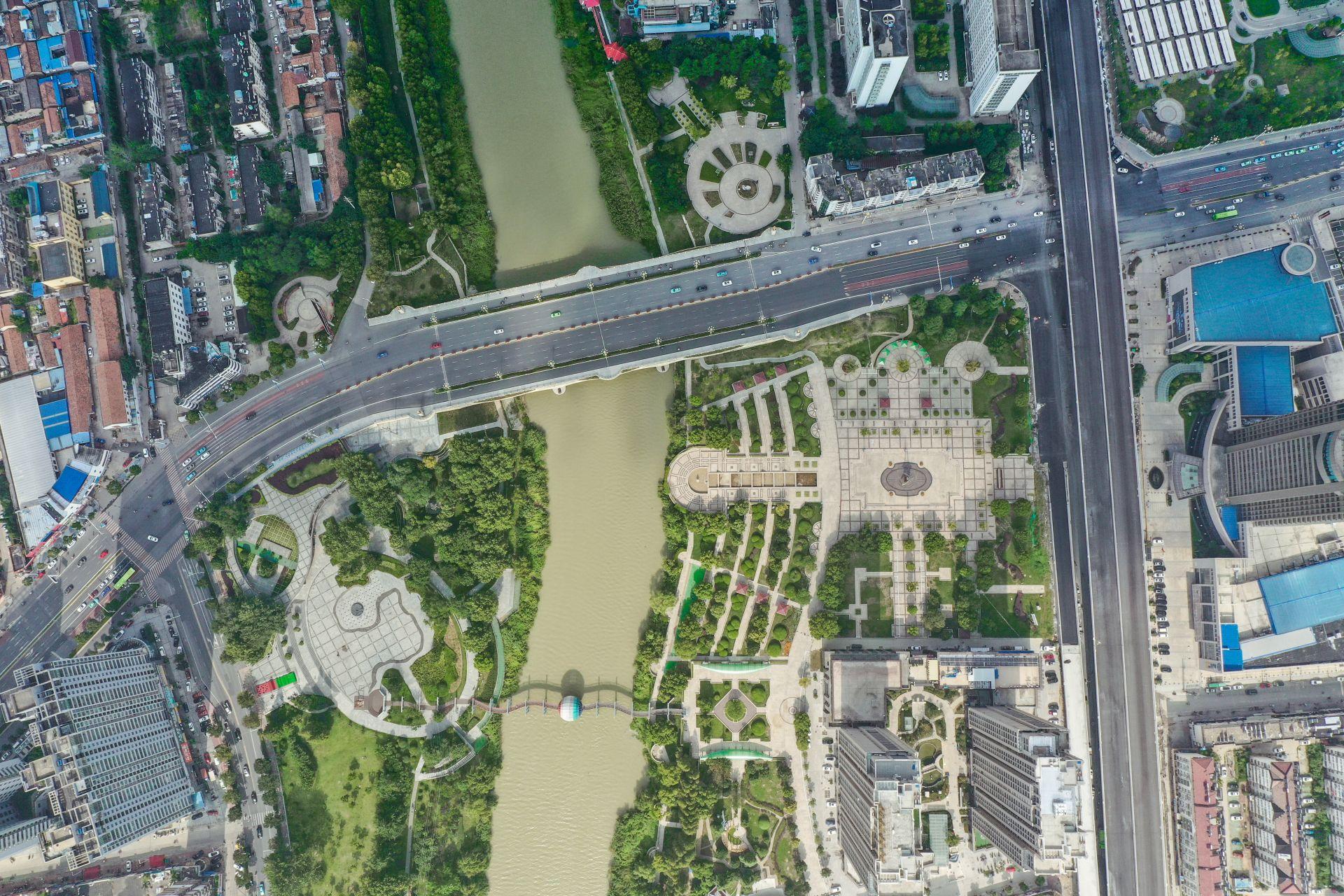 全球氣候變化與地理因素的關(guān)聯(lián)性深度探討，最新地理新聞分析